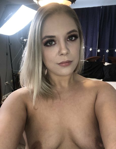 Naakte gelekte OnlyFans-foto van Peachylanaxo