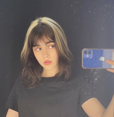 Naakte gelekte OnlyFans-foto van Isabella Angelina