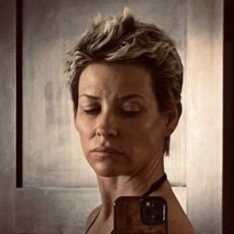 Naakte gelekte OnlyFans-foto van Evangeline Lilly Ai Porn