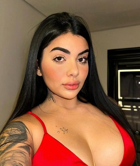 Naakte gelekte OnlyFans-foto van Carol Mourah