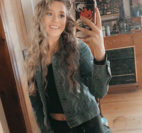 Naakte gelekte OnlyFans-foto van Alyssa Bryanne