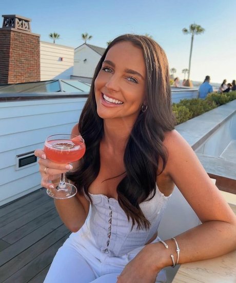 Naakte gelekte OnlyFans-foto van Allie Rosadino