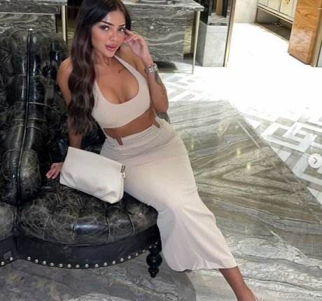 Naakte gelekte OnlyFans-foto van Miraxsugar