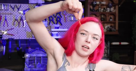 Naakte gelekte OnlyFans-foto van Nerdforge