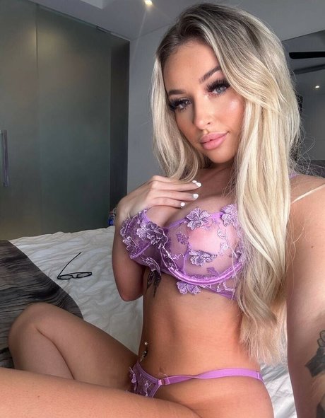 Naakte gelekte OnlyFans-foto van Sophielouise1x