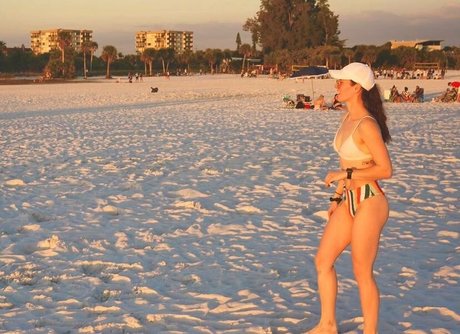 Naakte gelekte OnlyFans-foto van Kaila Petrosino