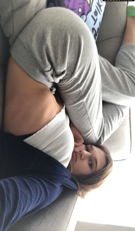 Naakte gelekte OnlyFans-foto van Samantha Lipstein