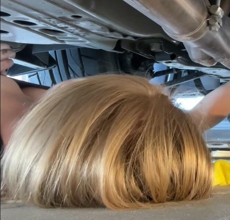 Naakte gelekte OnlyFans-foto van Kayla Rundle