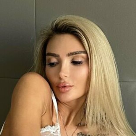 Naakte gelekte OnlyFans-foto van Kate Milevskaya