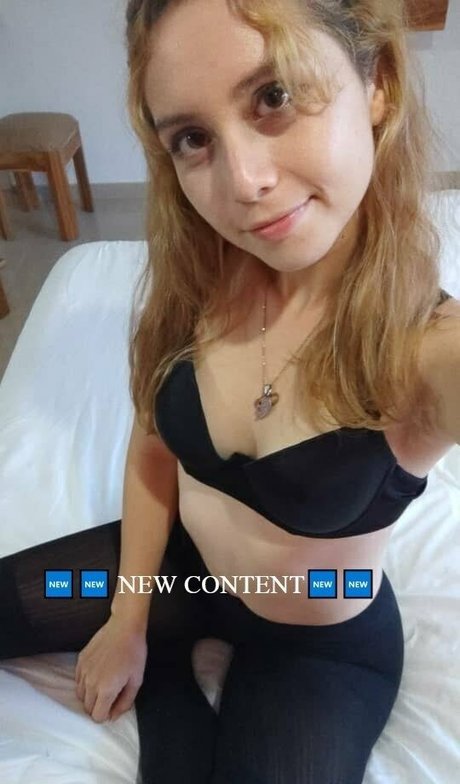 Naakte gelekte OnlyFans-foto van Naughtystudentfree