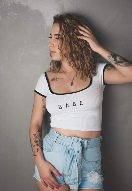 Naakte gelekte OnlyFans-foto van Thifany Vieira