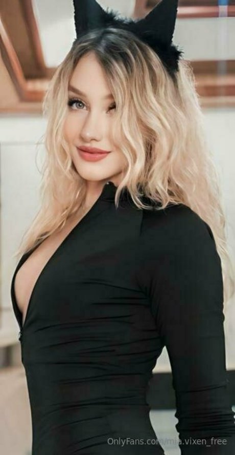 Naakte gelekte OnlyFans-foto van Miavixenfree