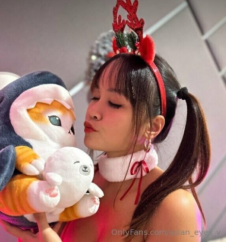 Naakte gelekte OnlyFans-foto van Asianeyesv