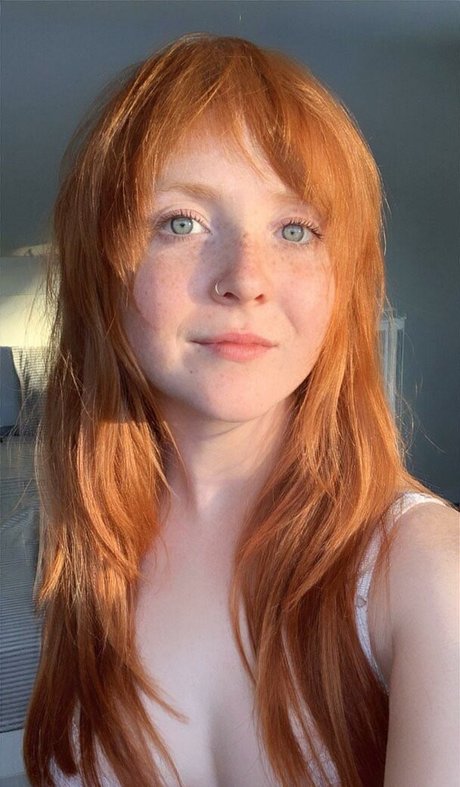 Naakte gelekte OnlyFans-foto van Rosalie Mae