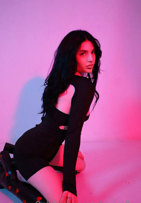 Naakte gelekte OnlyFans-foto van Littlemollyy