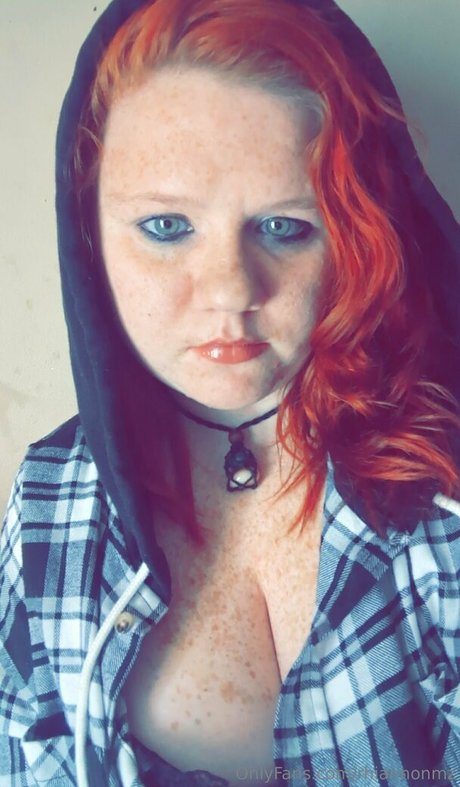 Naakte gelekte OnlyFans-foto van Rhiannonmz
