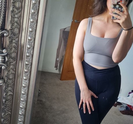 Naakte gelekte OnlyFans-foto van Georgia Veitch