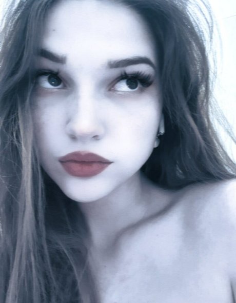Naakte gelekte OnlyFans-foto van Qanqyz45