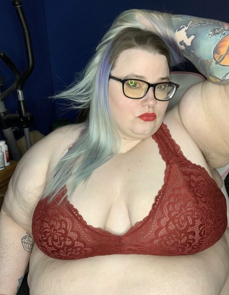 Naakte gelekte OnlyFans-foto van Adenahx