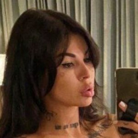 Naakte gelekte OnlyFans-foto van Dj Lady Vamp