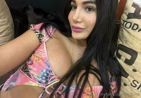 Naakte gelekte OnlyFans-foto van Lucifans