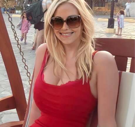 Naakte gelekte OnlyFans-foto van Rachel Dixon