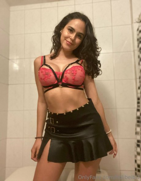 Naakte gelekte OnlyFans-foto van Holibeibii