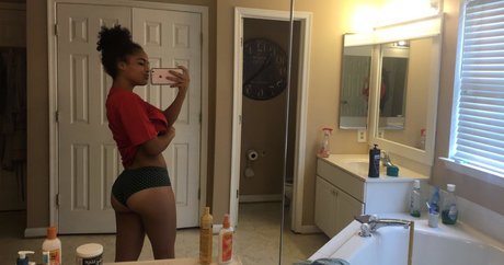 Naakte gelekte OnlyFans-foto van Lightskin