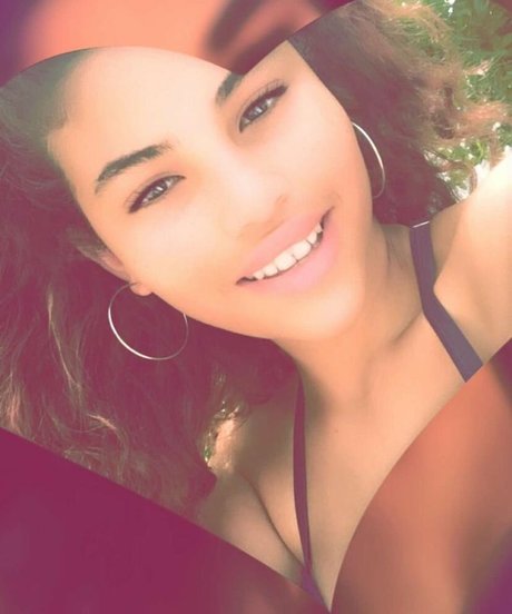 Naakte gelekte OnlyFans-foto van Red Hair Rican