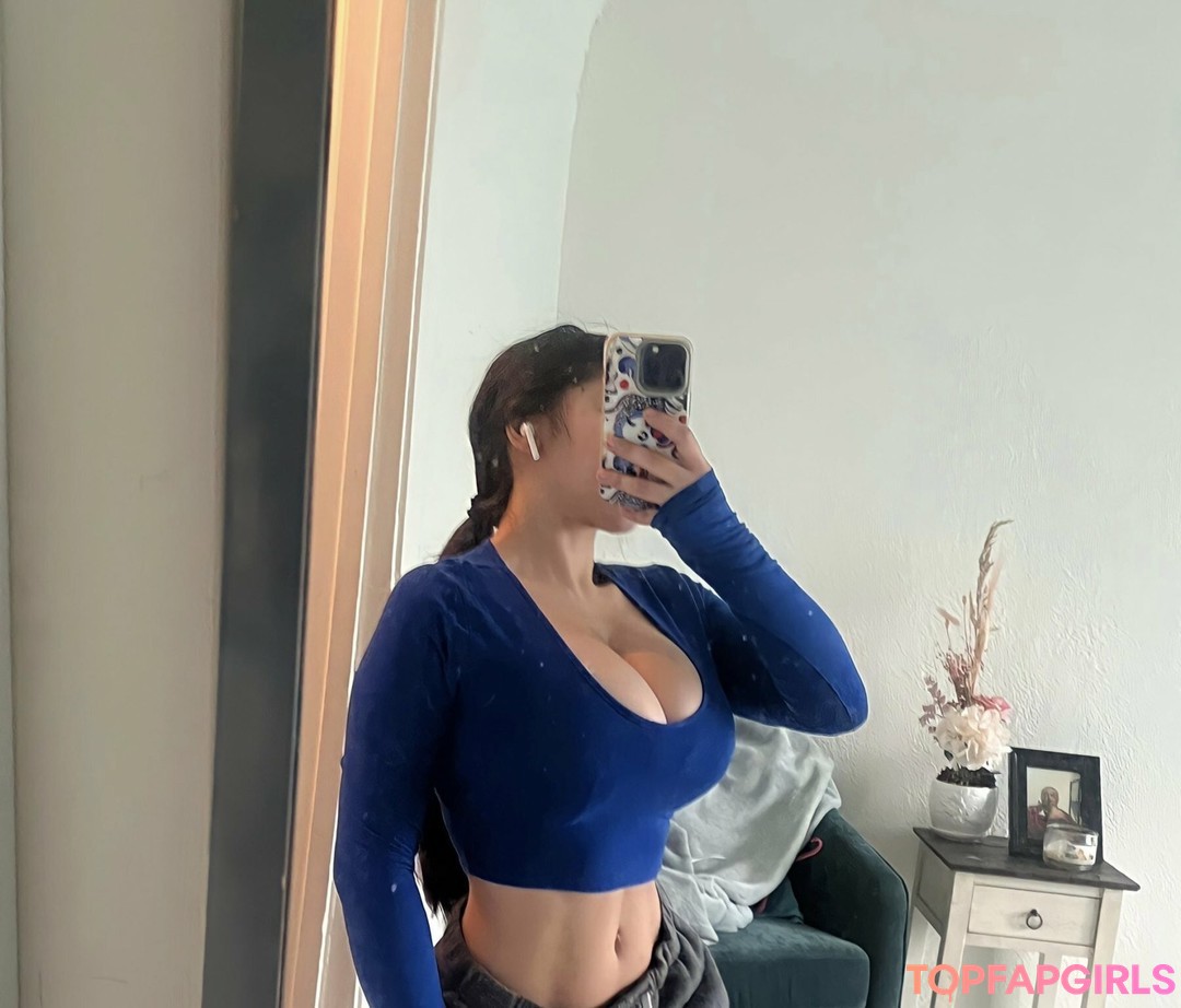 Naakte gelekte OnlyFans-foto van Princessemilyyyy #42 Naakte gelekte OnlyFans-foto van Princessemilyyyy #42