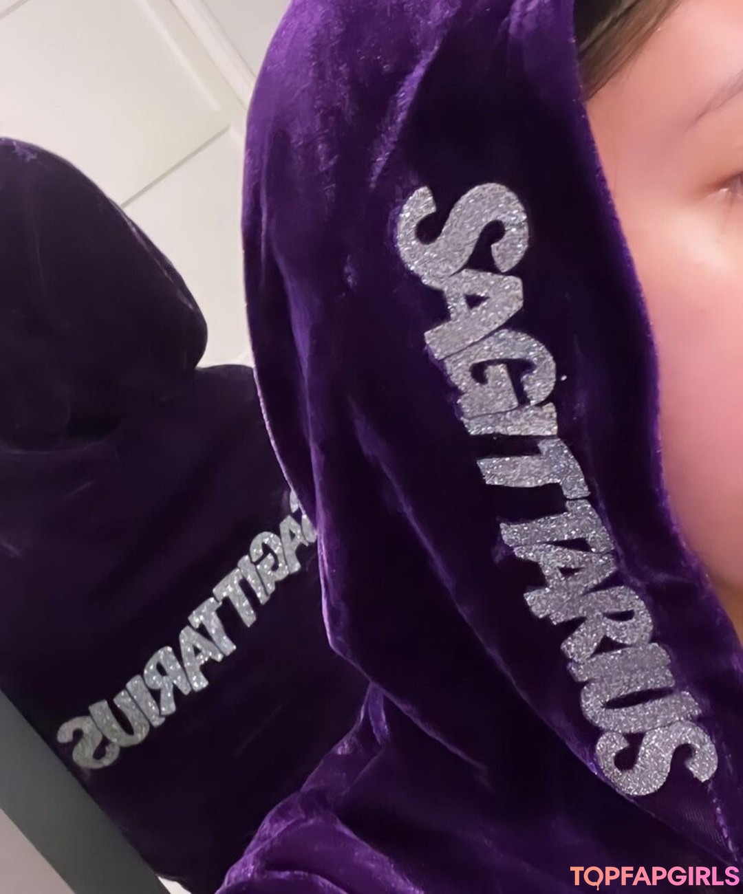 Naakte gelekte OnlyFans-foto van Princessemilyyyy #7 Naakte gelekte OnlyFans-foto van Princessemilyyyy #7