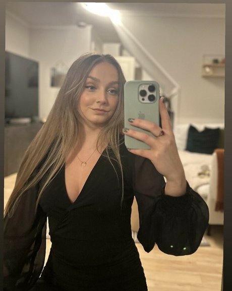 Naakte gelekte OnlyFans-foto van Musarita
