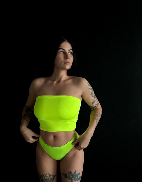 Naakte gelekte OnlyFans-foto van Milamilasham