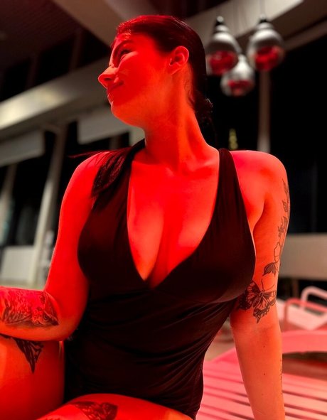 Naakte gelekte OnlyFans-foto van Milamilasham