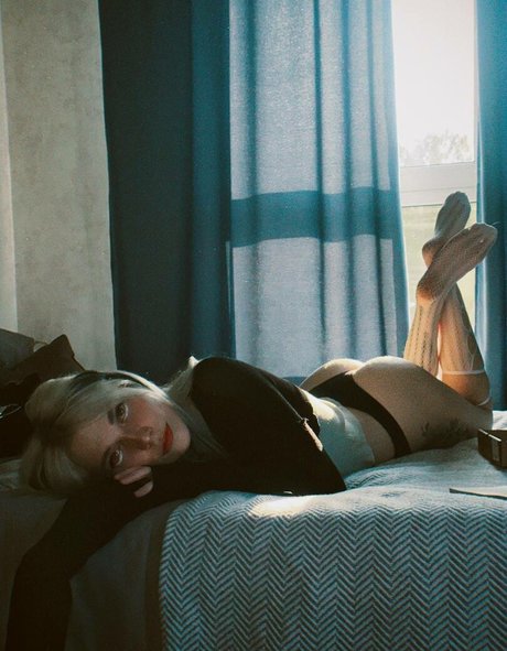 Naakte gelekte OnlyFans-foto van Suramura