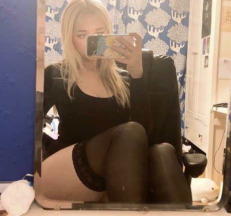 Naakte gelekte OnlyFans-foto van Allykitti