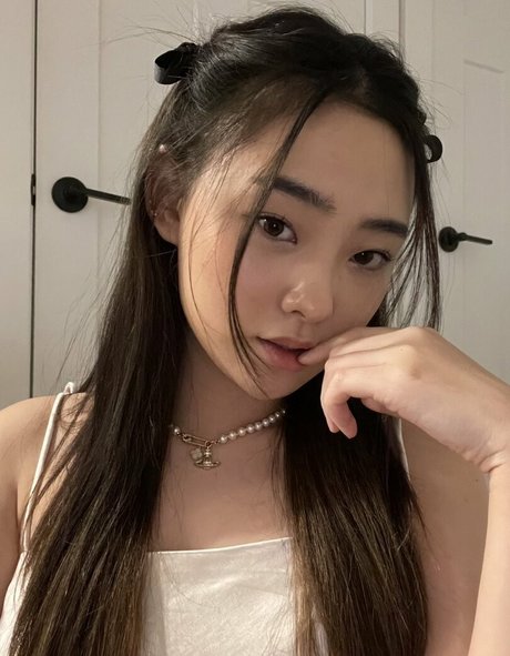 Naakte gelekte OnlyFans-foto van Esblee