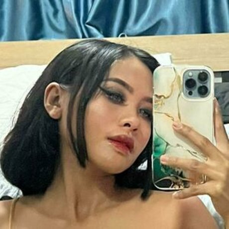 Naakte gelekte OnlyFans-foto van Namyasian