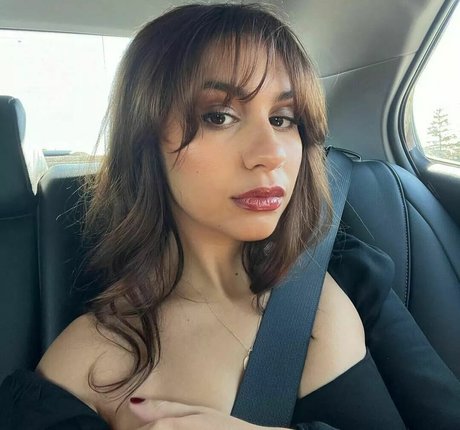 Naakte gelekte OnlyFans-foto van Alessia Cara