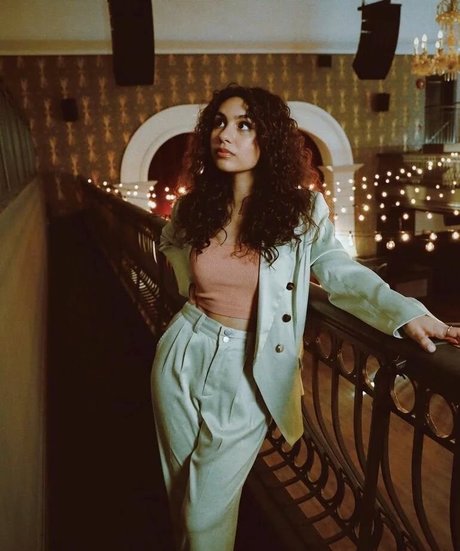 Naakte gelekte OnlyFans-foto van Alessia Cara