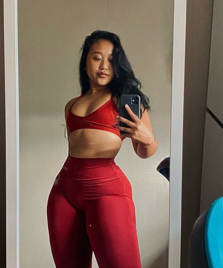 Naakte gelekte OnlyFans-foto van Haifaza