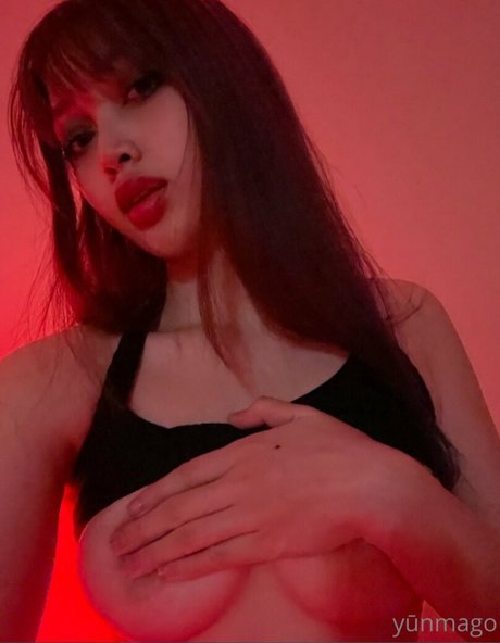 Naakte gelekte OnlyFans-foto van Asian Joi
