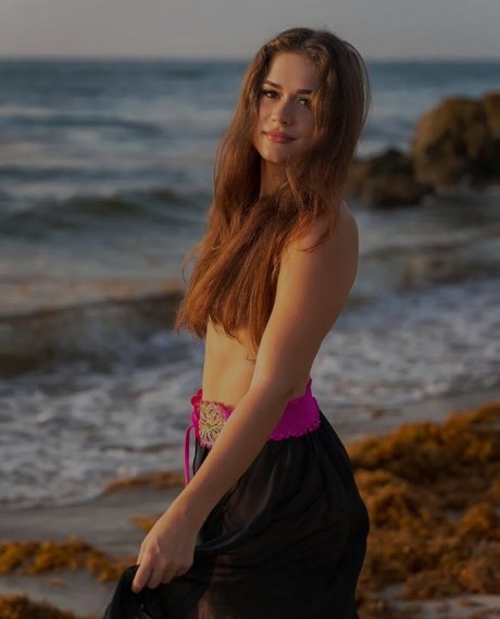 Naakte gelekte OnlyFans-foto van Chalinal