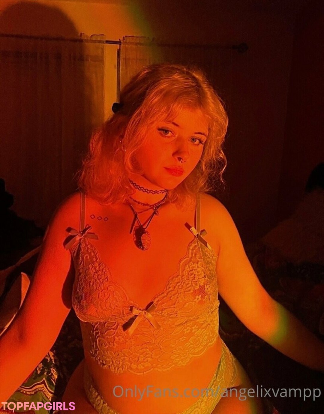 Naakte gelekte OnlyFans-foto van Angelixvampp #3 Naakte gelekte OnlyFans-foto van Angelixvampp #3