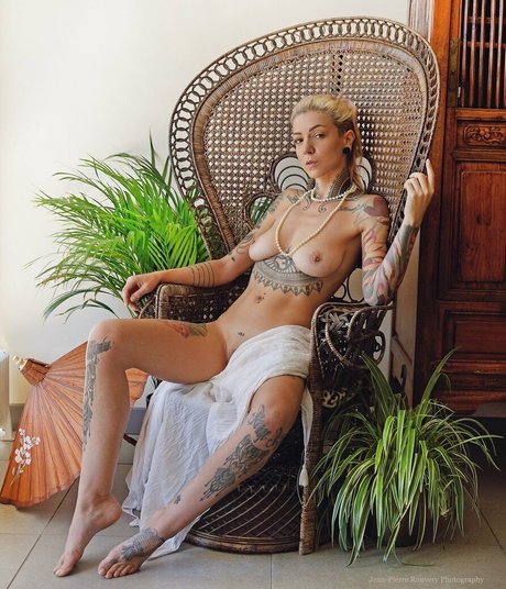 Naakte gelekte OnlyFans-foto van Cerizvodka
