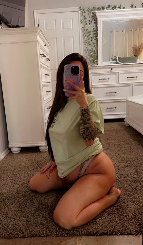 Naakte gelekte OnlyFans-foto van Kyybby