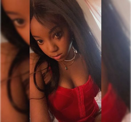 Naakte gelekte OnlyFans-foto van Festivia18