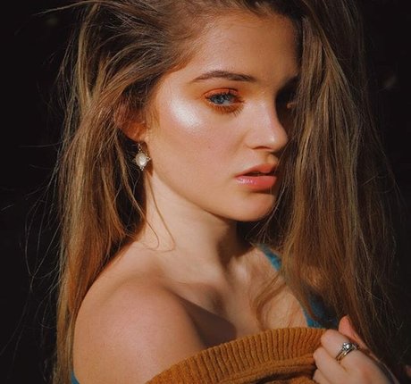 Naakte gelekte OnlyFans-foto van Erika Bierman