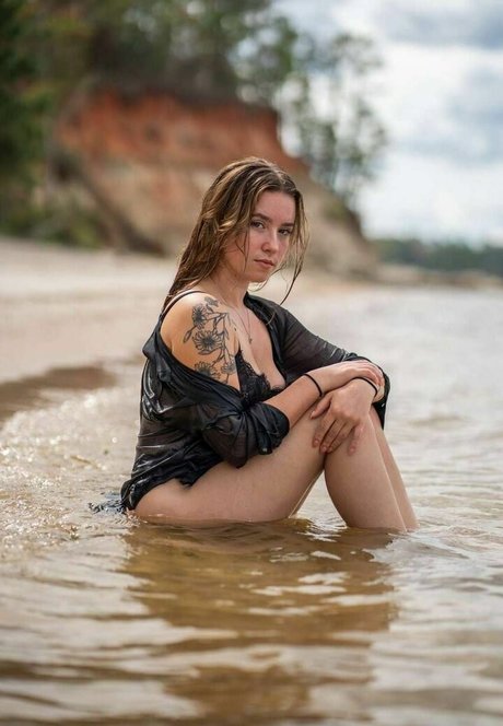 Naakte gelekte OnlyFans-foto van Cheyannerad