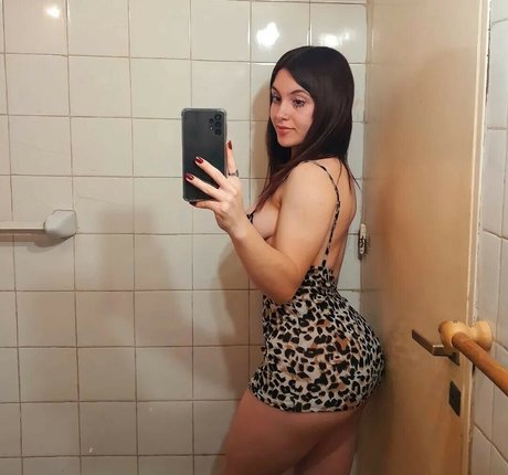 Naakte gelekte OnlyFans-foto van Melina Guida